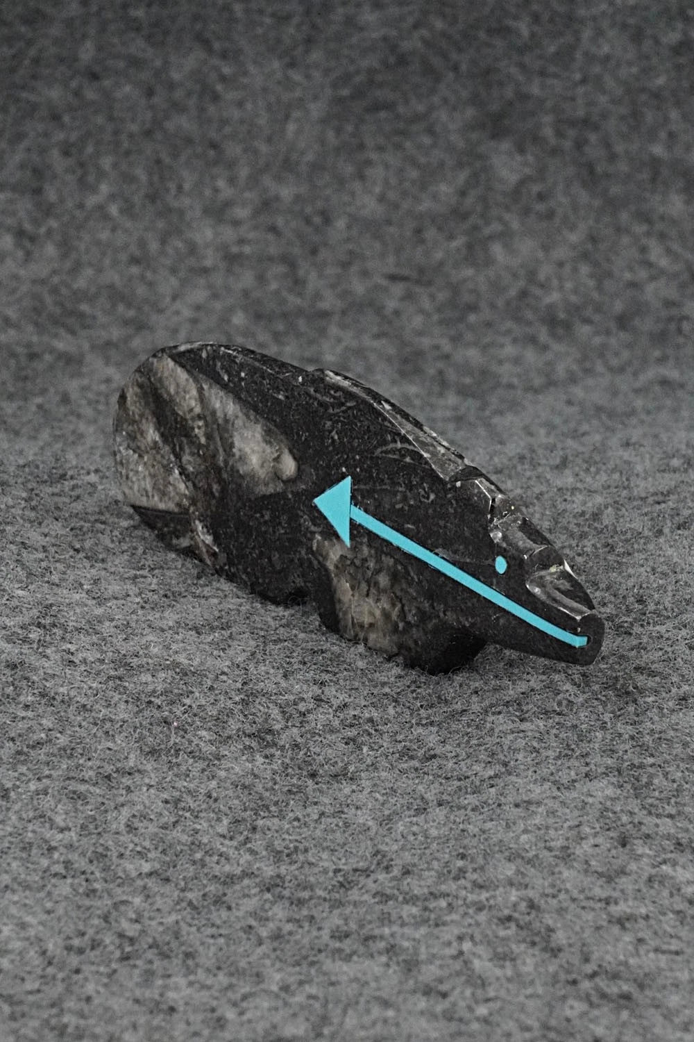 Bear Zuni Fetish Carving - Bernard Laiwakete