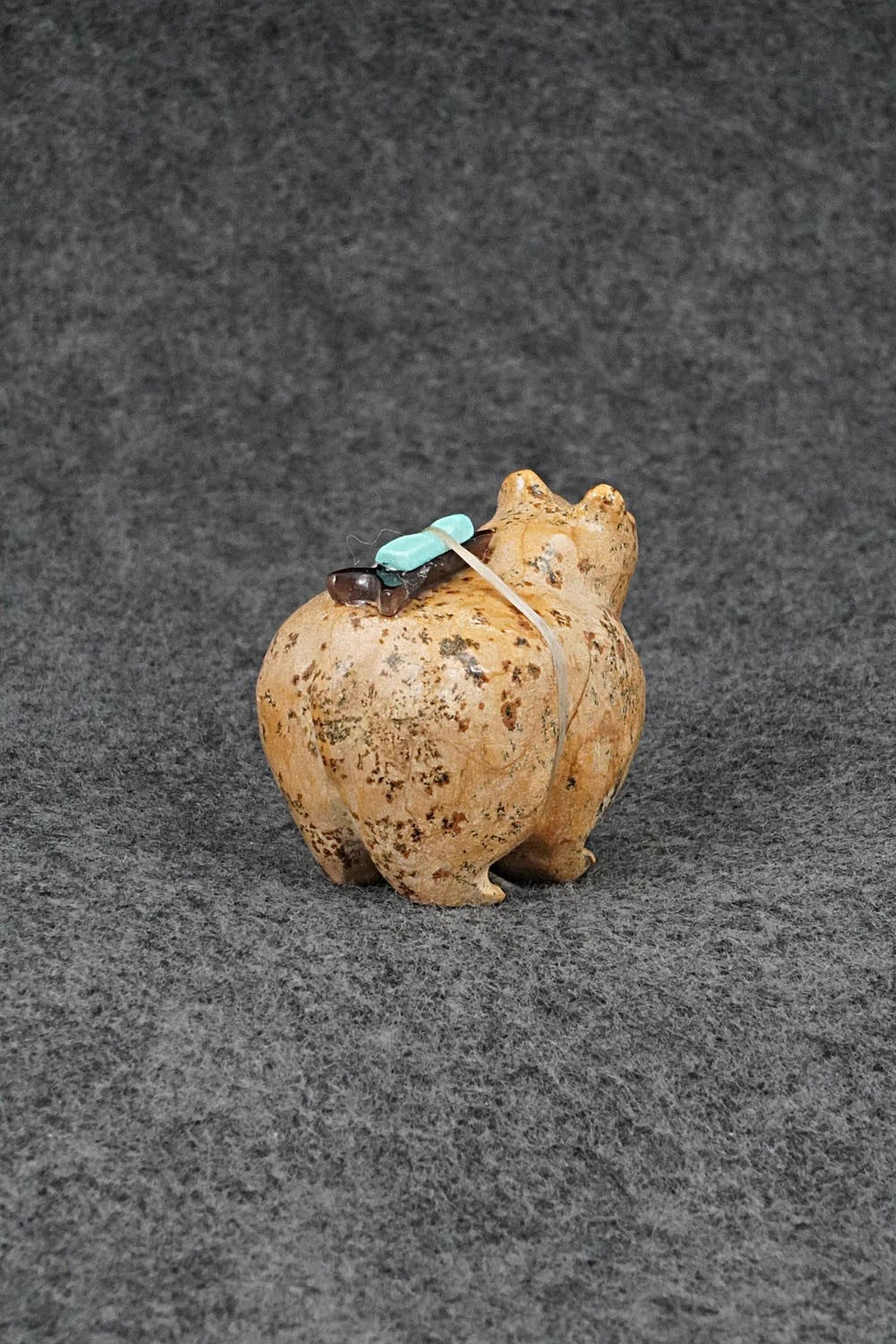 Bear Zuni Fetish Carving - Freddie Leekya