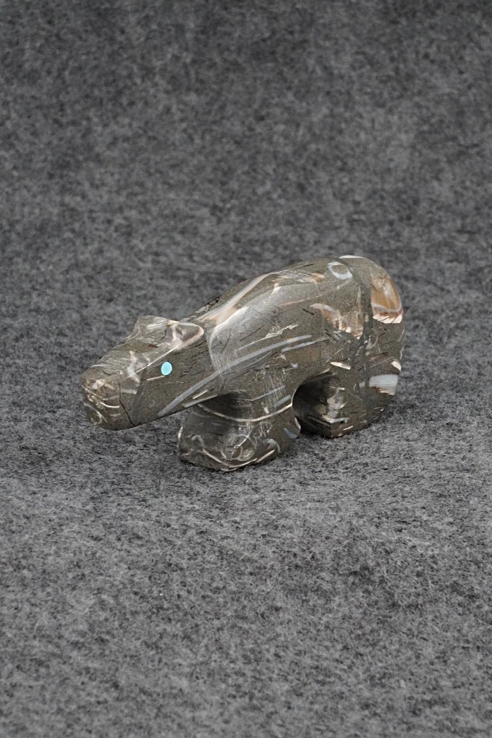 Bear Zuni Fetish Carving - Fernando Laiwakete