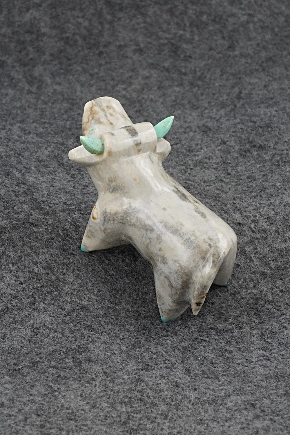 Bull Zuni Fetish Carving - Enrike Leekya