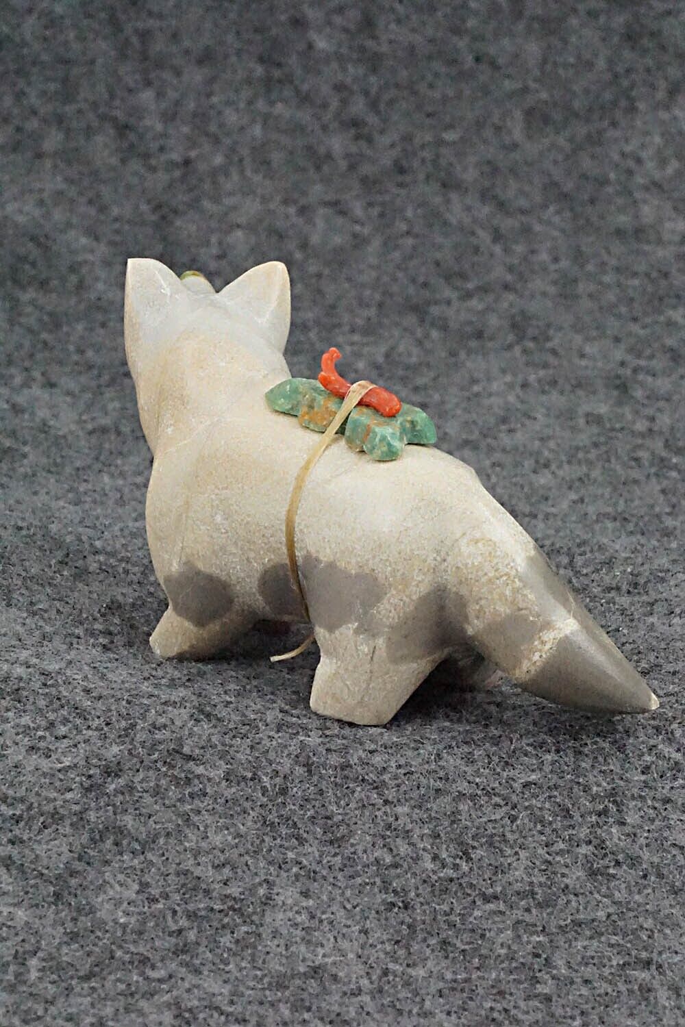 Wolf Zuni Fetish Carving - Enrike Leekya