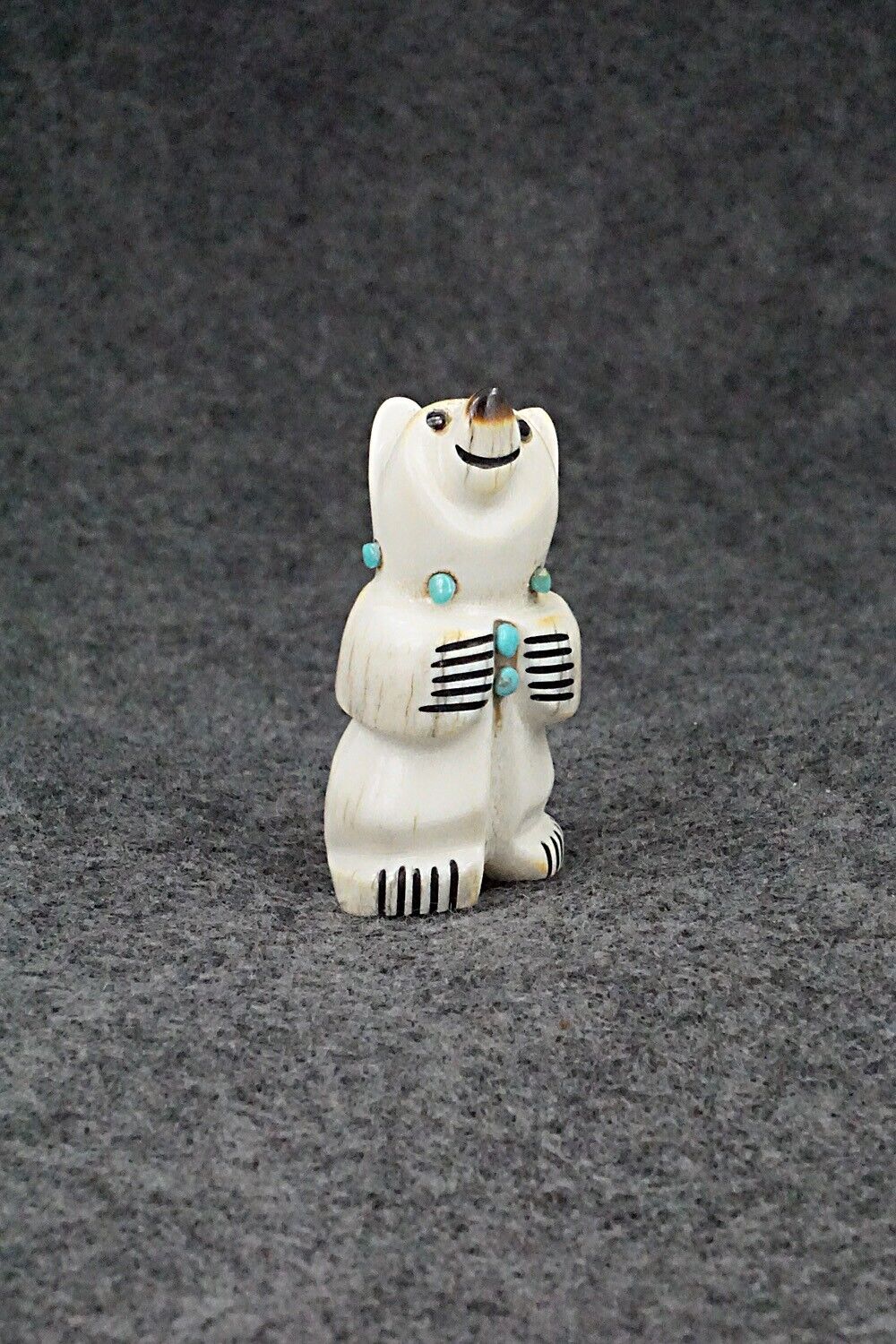 Bear Zuni Fetish Carving - Claudia Peina