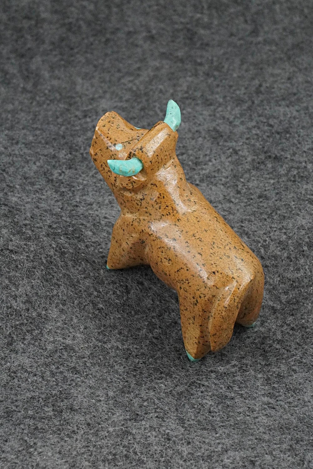 Bull Zuni Fetish Carving - Enrike Leekya