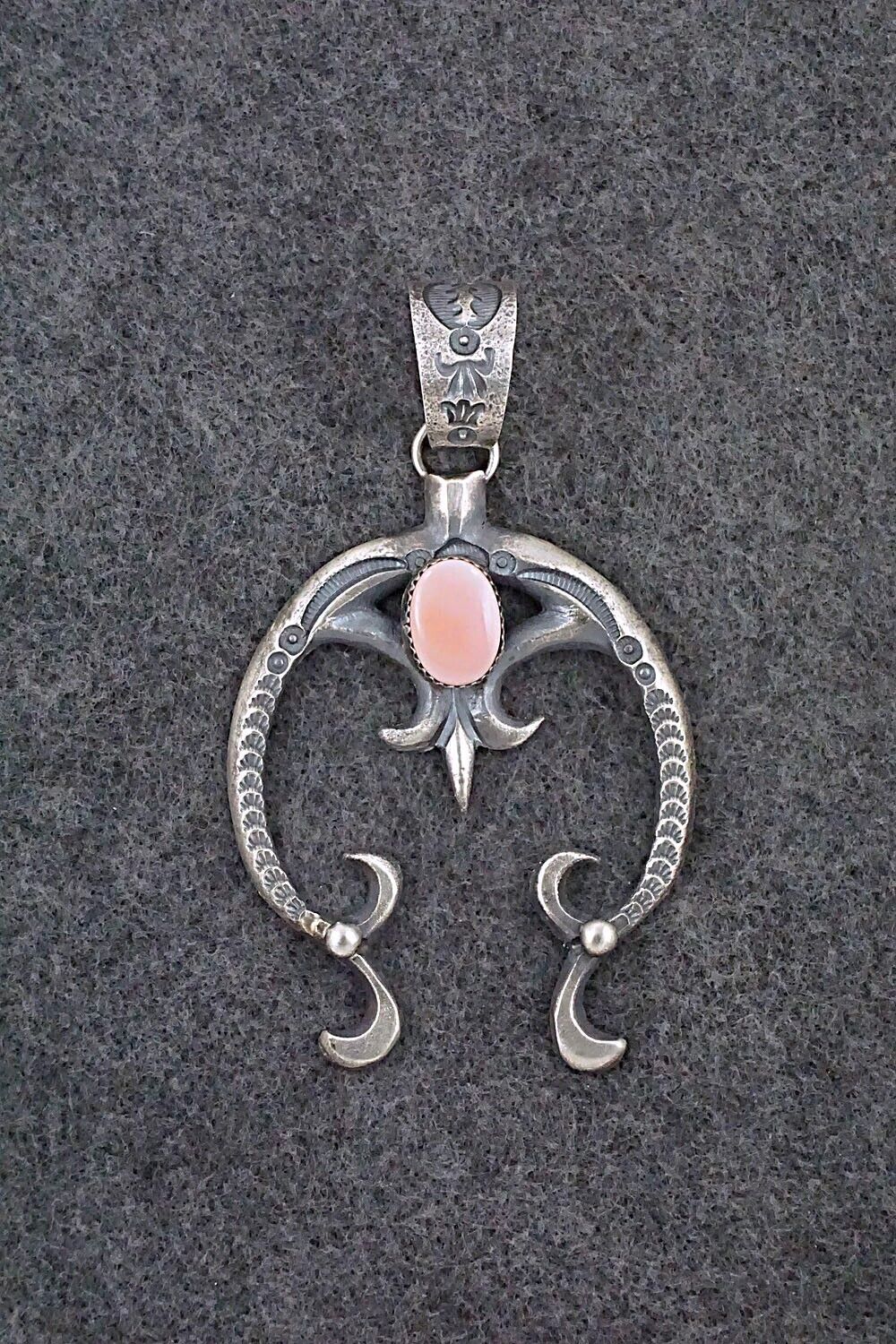 Pink Conch Shell & Sterling Silver Pendant - Eva & Linberg Billah