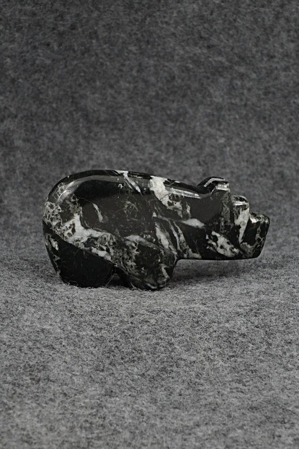 Bear Zuni Fetish Carving - Bernard Laiwakete