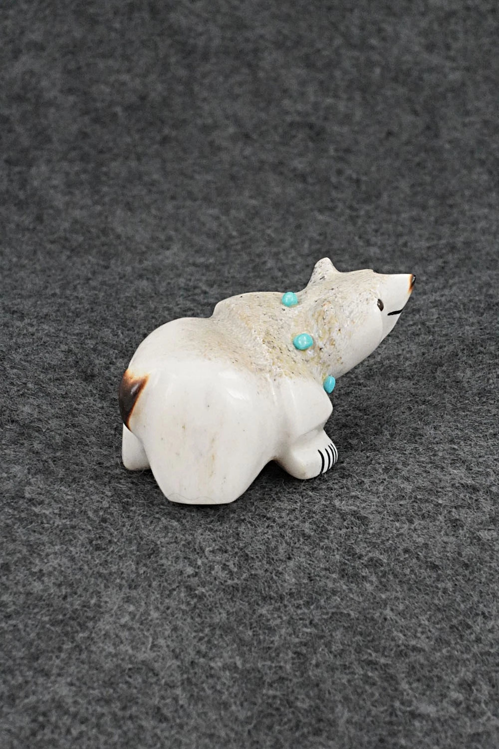 Bear Zuni Fetish Carving - Claudia Peina