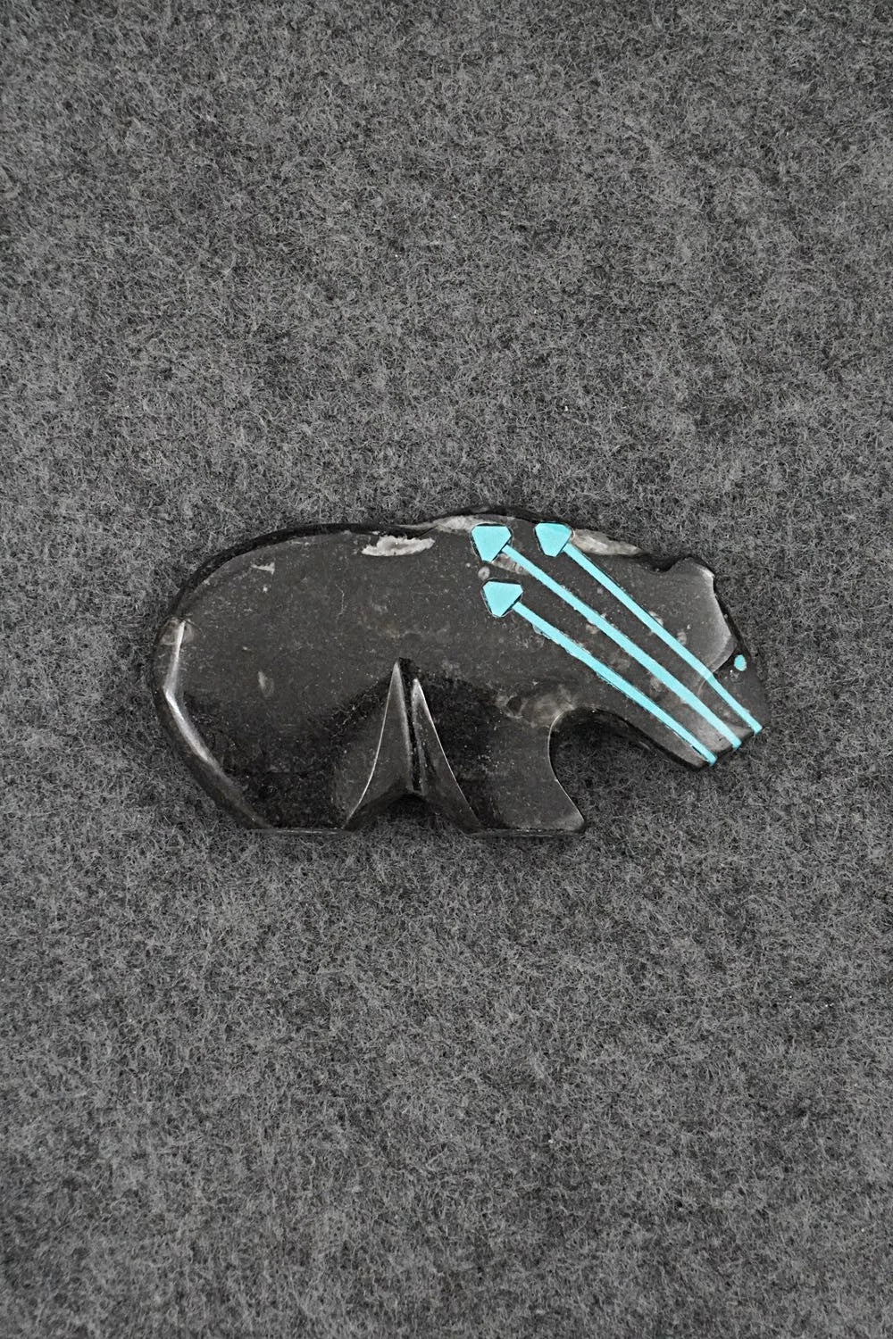 Bear Zuni Fetish Carving - Kenric Laiwekete
