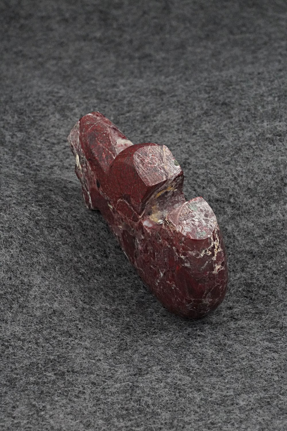 Bear Zuni Fetish Carving - Bernard Laiwakete