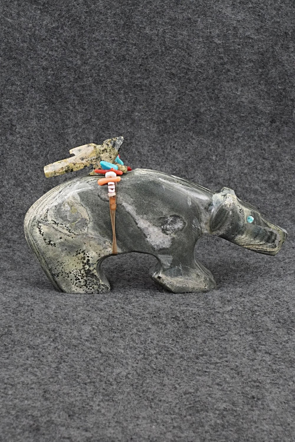 Bear Zuni Fetish Carving - Fernando Laiwakete
