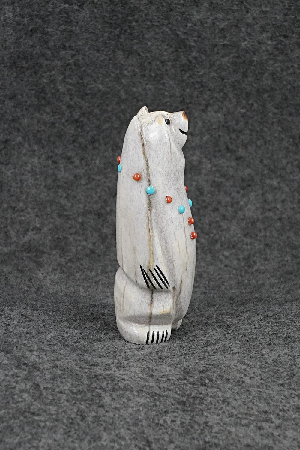 Bear Zuni Fetish Carving - Claudia Peina