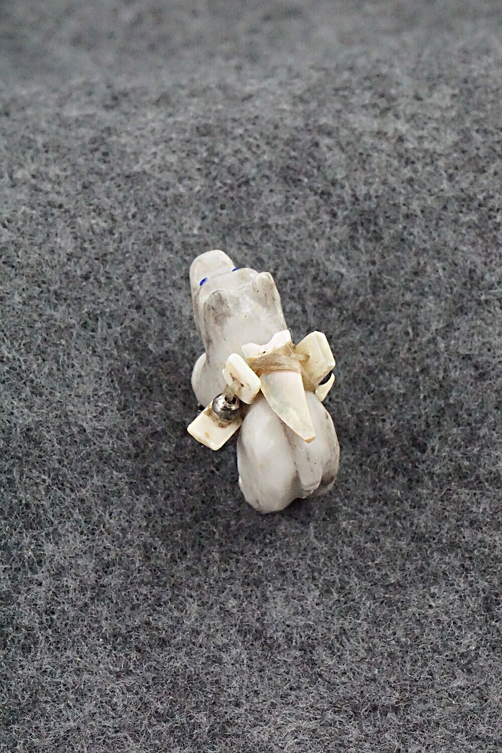 Bear Zuni Fetish Carving - Vander Tsethlikai