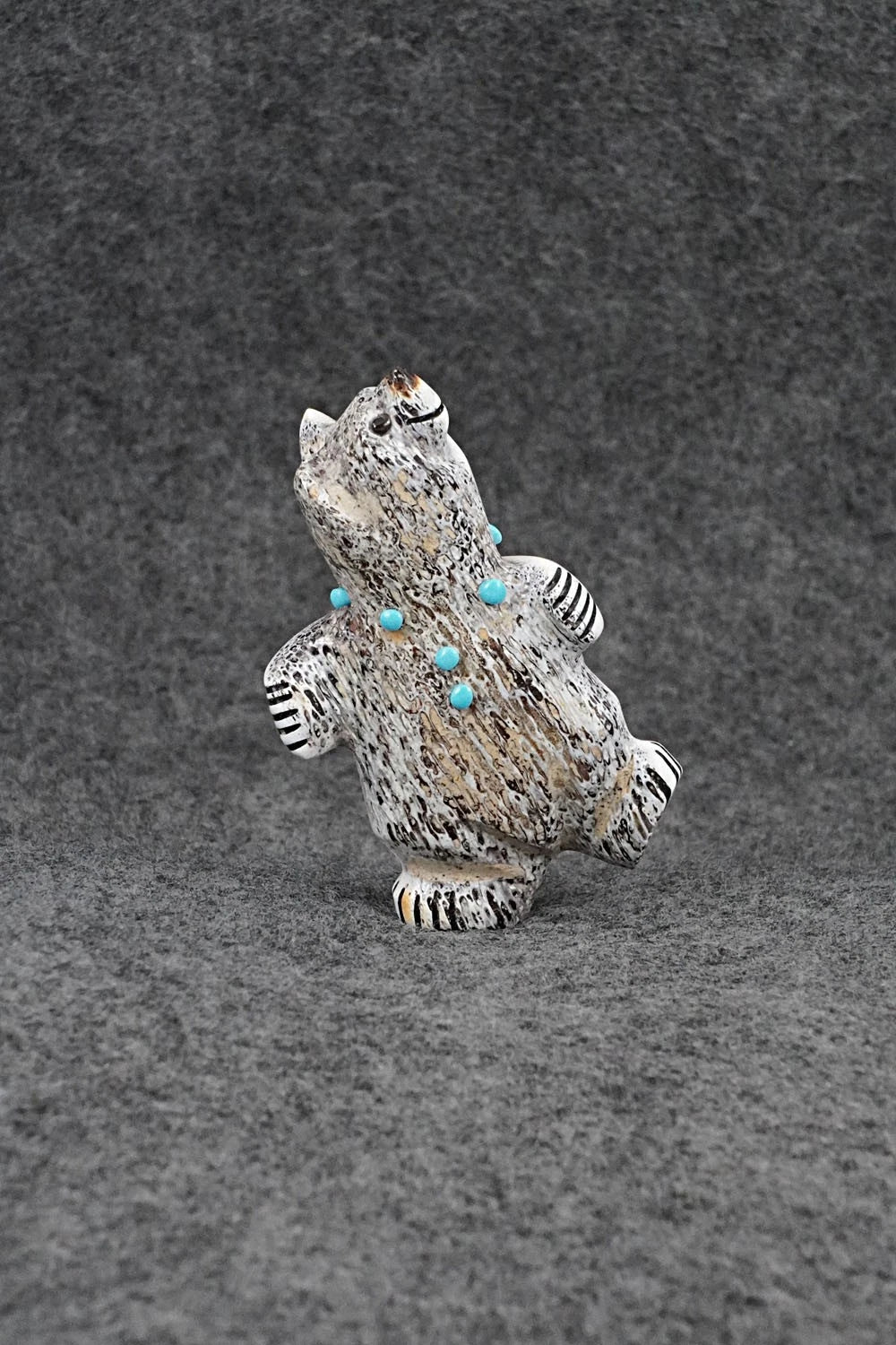 Bear Zuni Fetish Carving - Claudia Peina