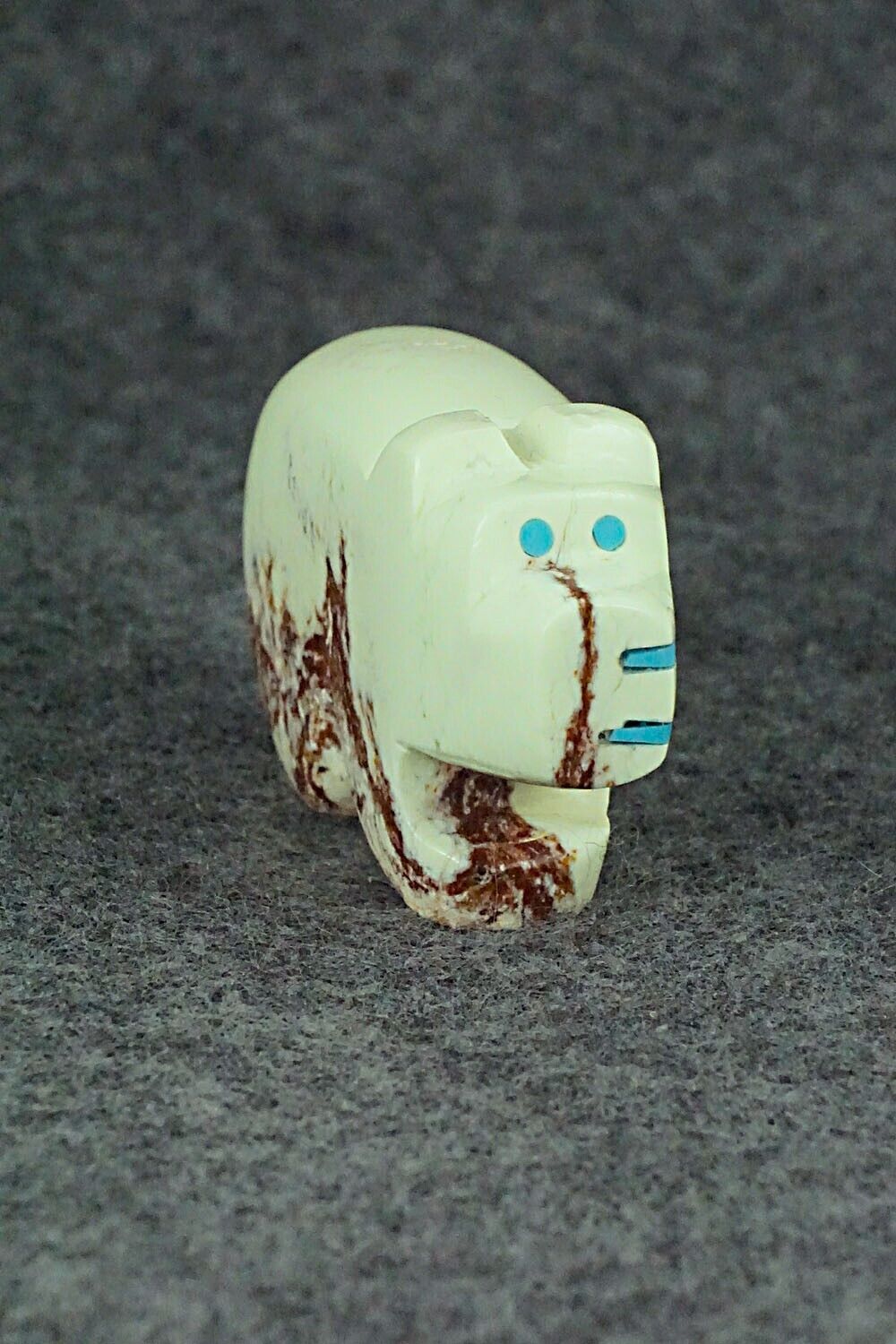 Bear Zuni Fetish Carving - Bernard Laiwakete