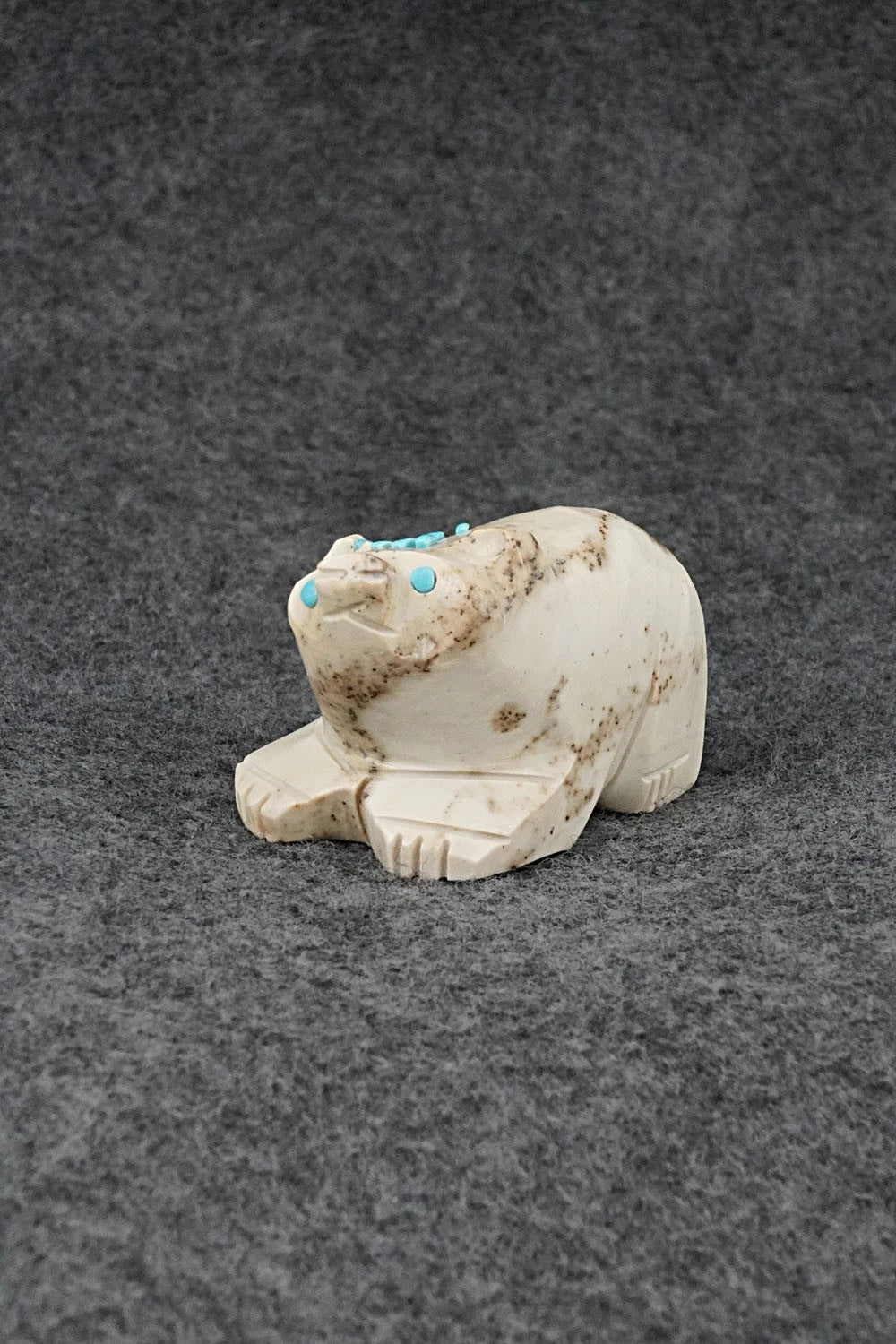 Bear Zuni Fetish Carving - Dannette Laate