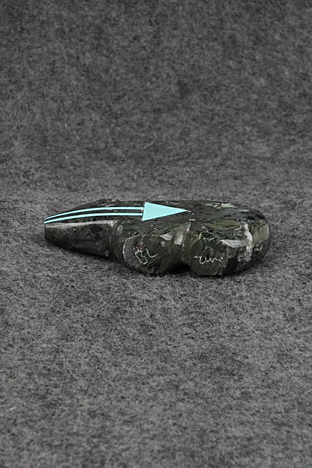 Bear Zuni Fetish Carving - Bernard Laiwakete