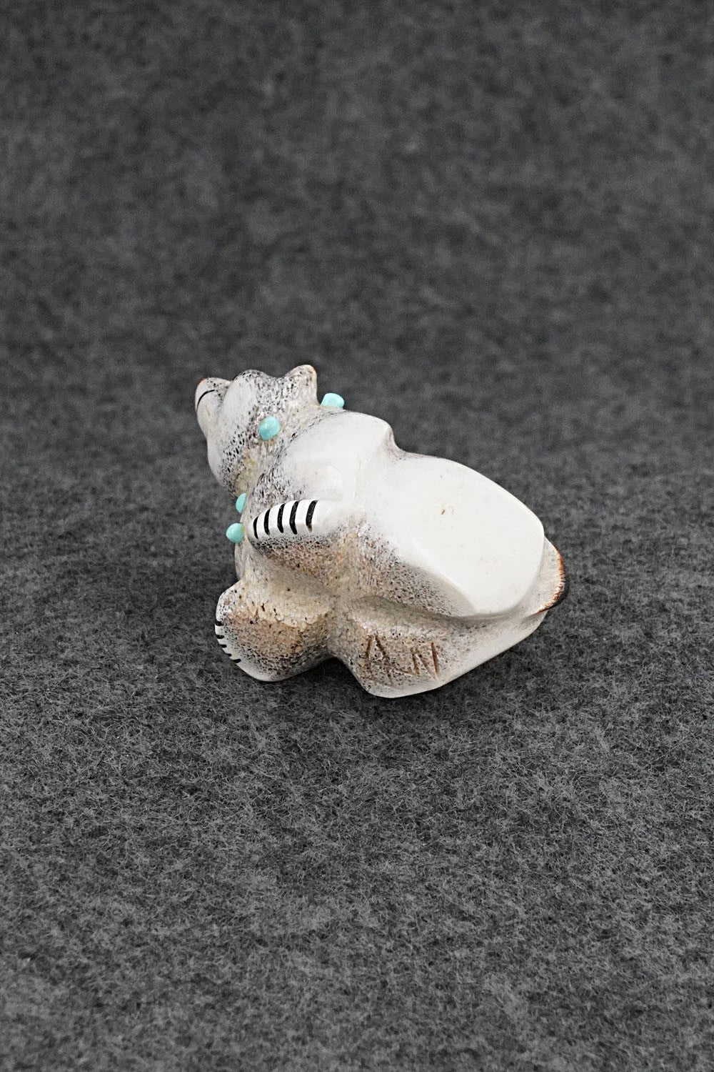 Bear Zuni Fetish Carving - Claudia Peina