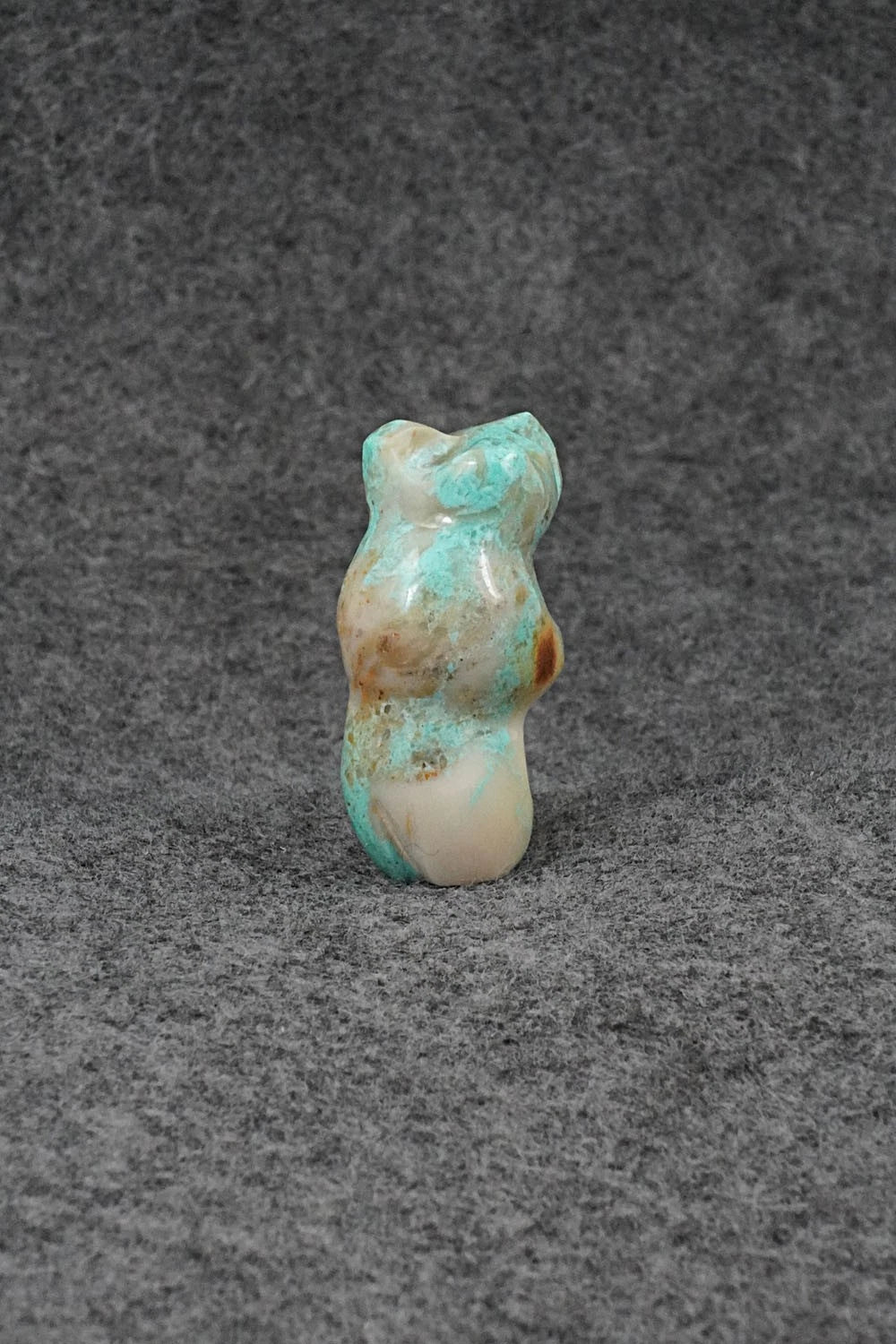 Bear Zuni Fetish Carving - Kenric Laiwakete