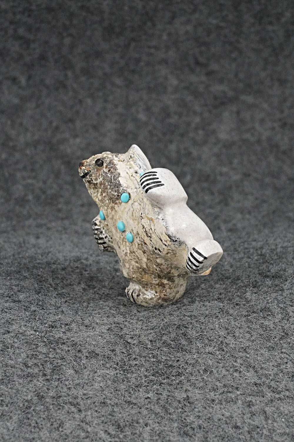 Bear Zuni Fetish Carving - Claudia Peina