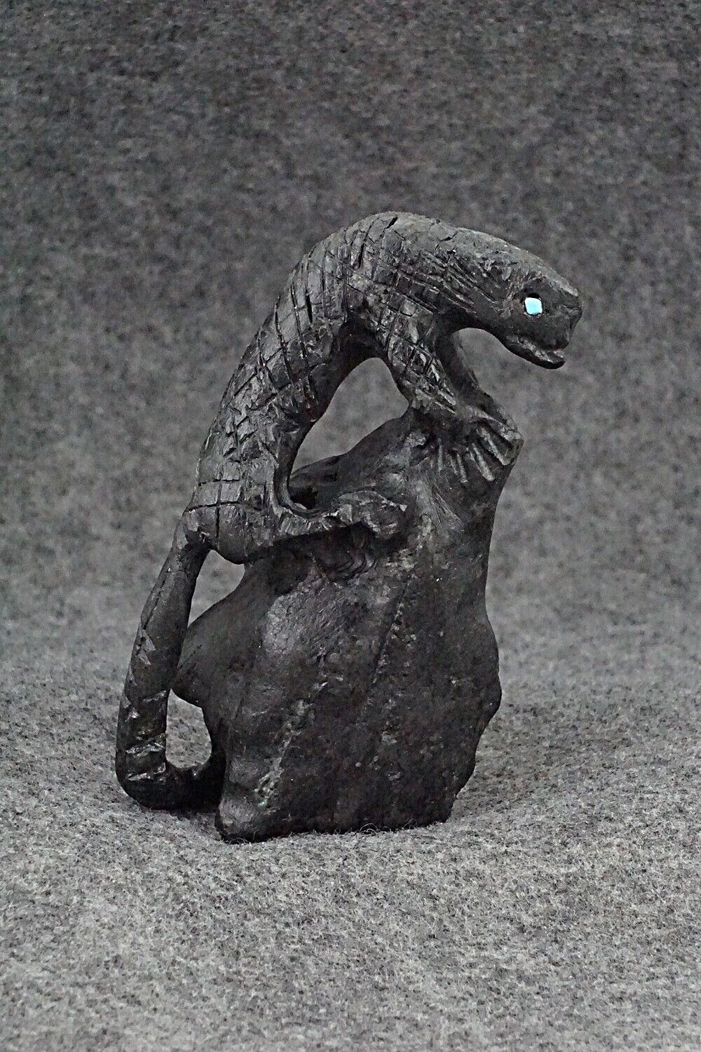 Lizard Zuni Fetish Carving - Wilfred Cheama