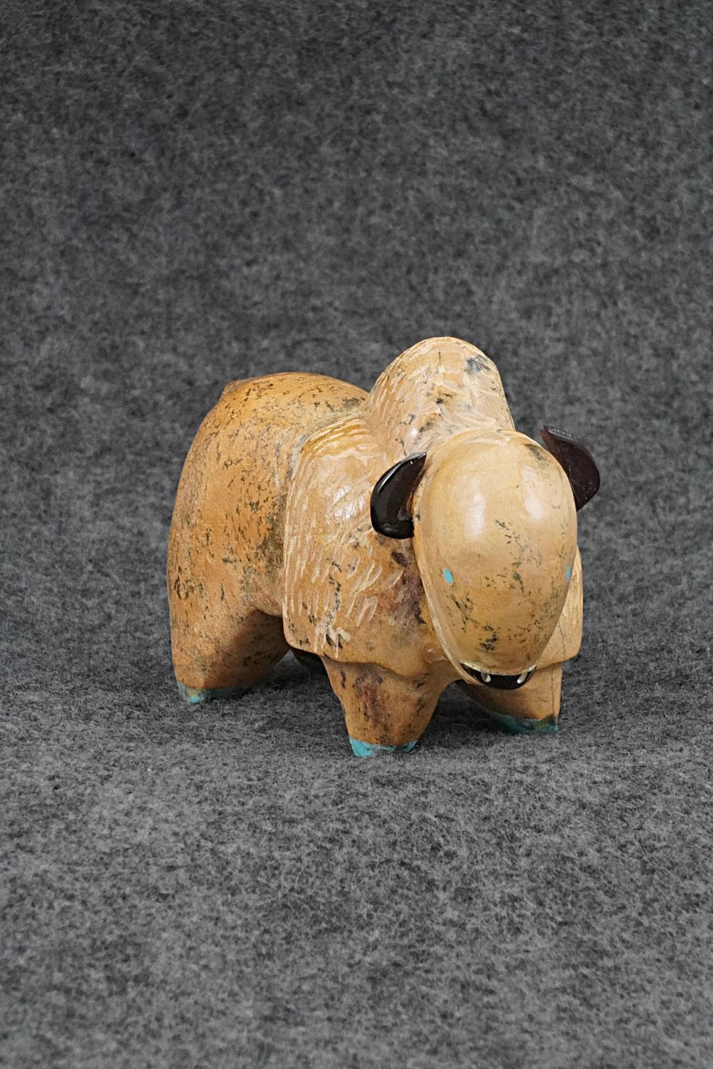 Buffalo Zuni Fetish Carving - Freddie Leekya