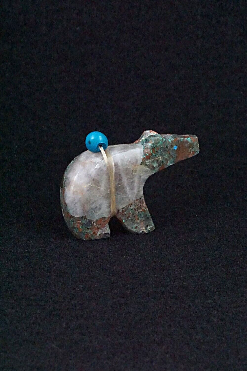 Bear Zuni Fetish Carving - Fernando Laiwakete