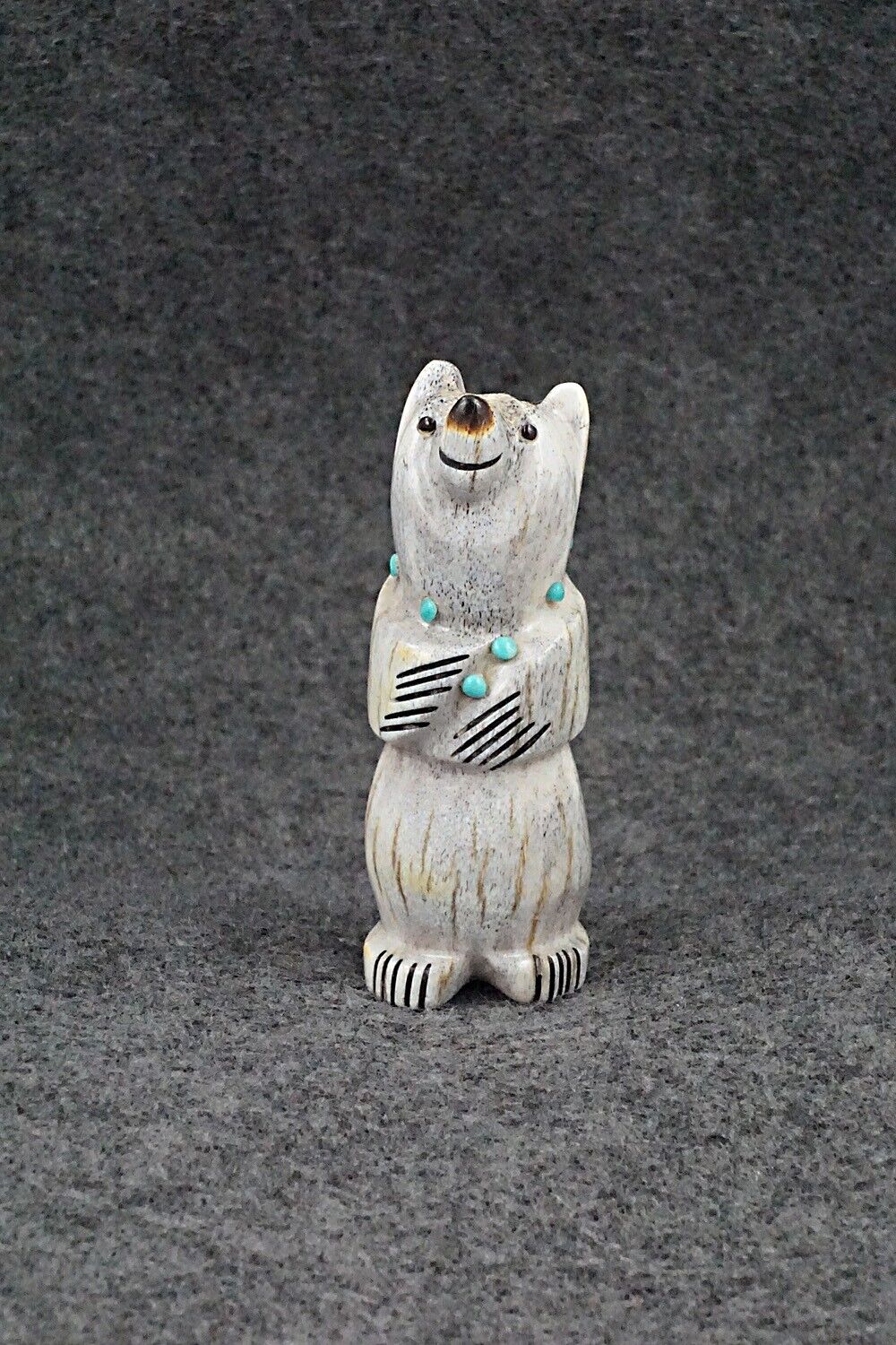 Bear Zuni Fetish Carving - Claudia Peina