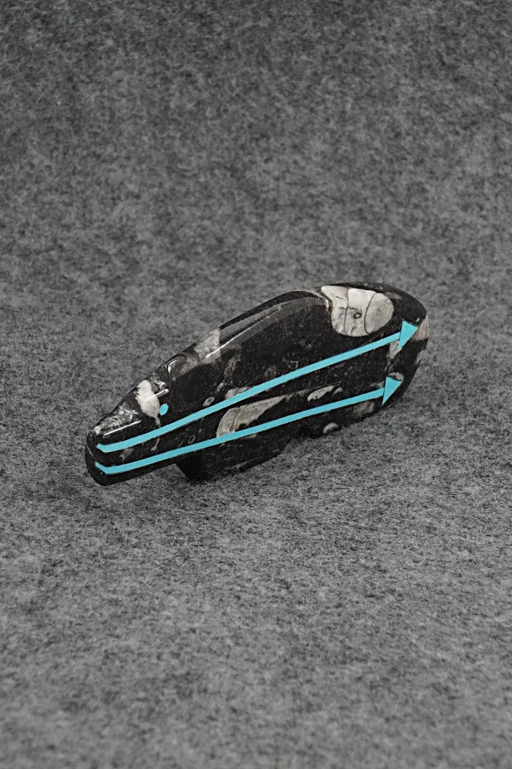 Bear Zuni Fetish Carving - Bernard Laiwakete