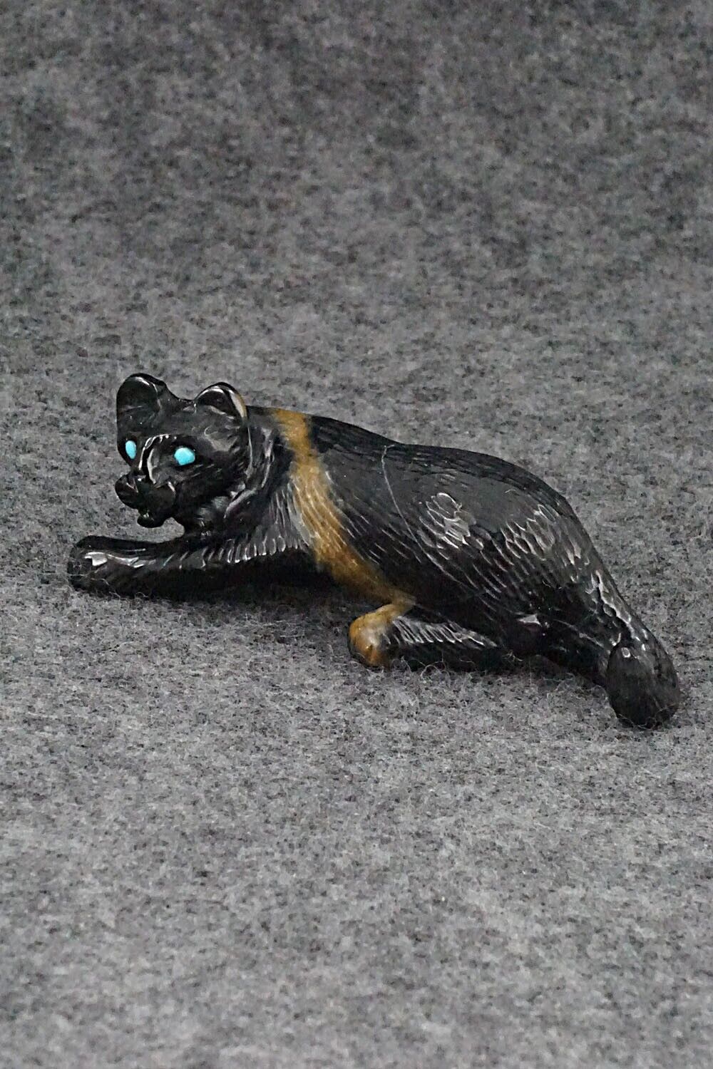 Mountain Lion Zuni Fetish Carving - Wilfred Cheama