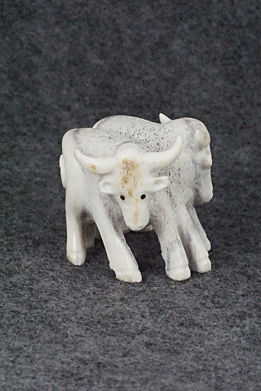 Bulls Zuni Fetish Carving - Maxx Laate
