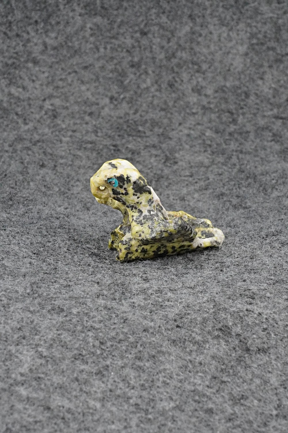 Parrot Zuni Fetish Carving - Daniel Tsethlikai