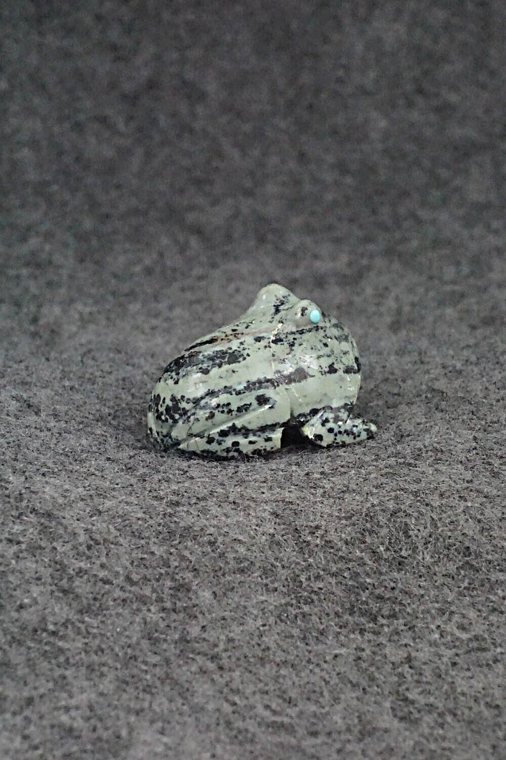 Frog Zuni Fetish Carving - Karen Hustito