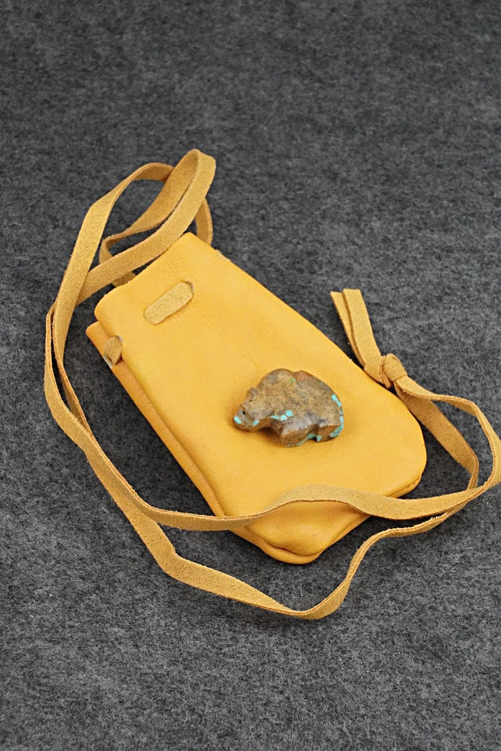 Bear Zuni Fetish Carving - Farlan & Paulette Quam