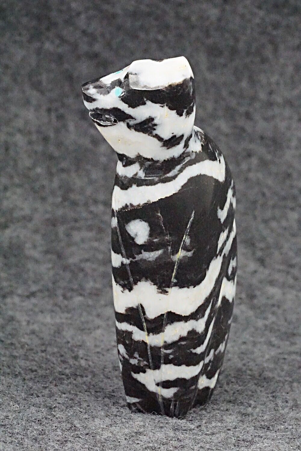 Bear Zuni Fetish Carving - Daphne Quam