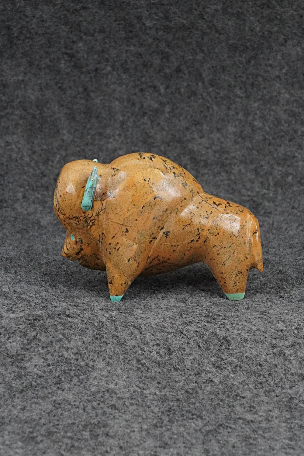 Buffalo Zuni Fetish Carving - Enrike Leekya