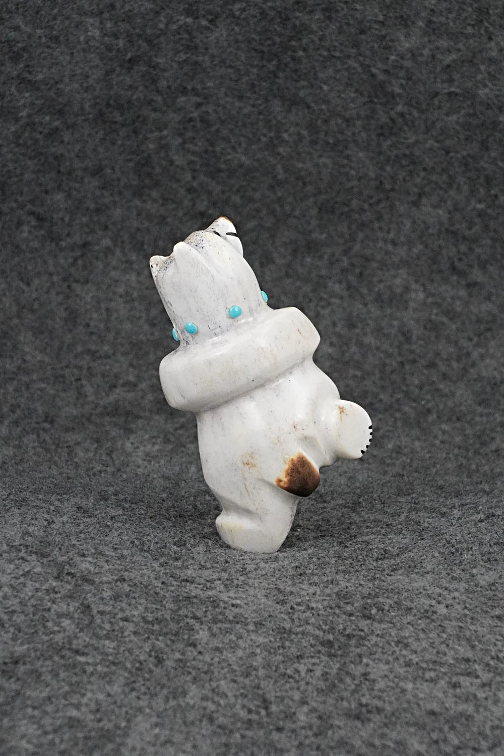 Bear Zuni Fetish Carving - Claudia Peina