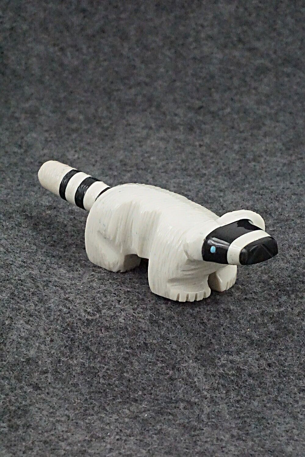 Raccoon Zuni Fetish Carving - Susette Lementino