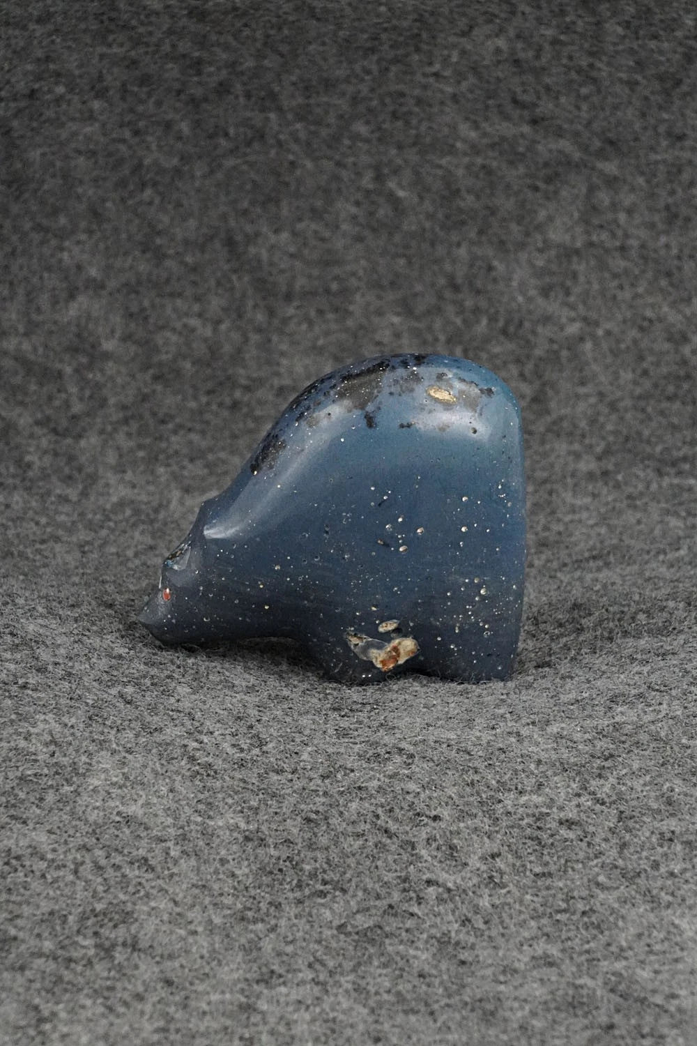 Bear Zuni Fetish Carving - Daphne Quam