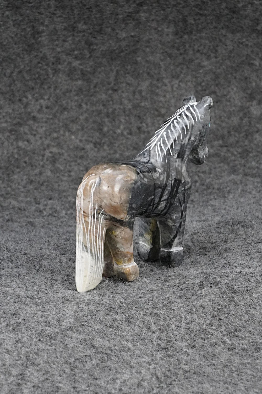 Horse Zuni Fetish Carving - Andres Lementino