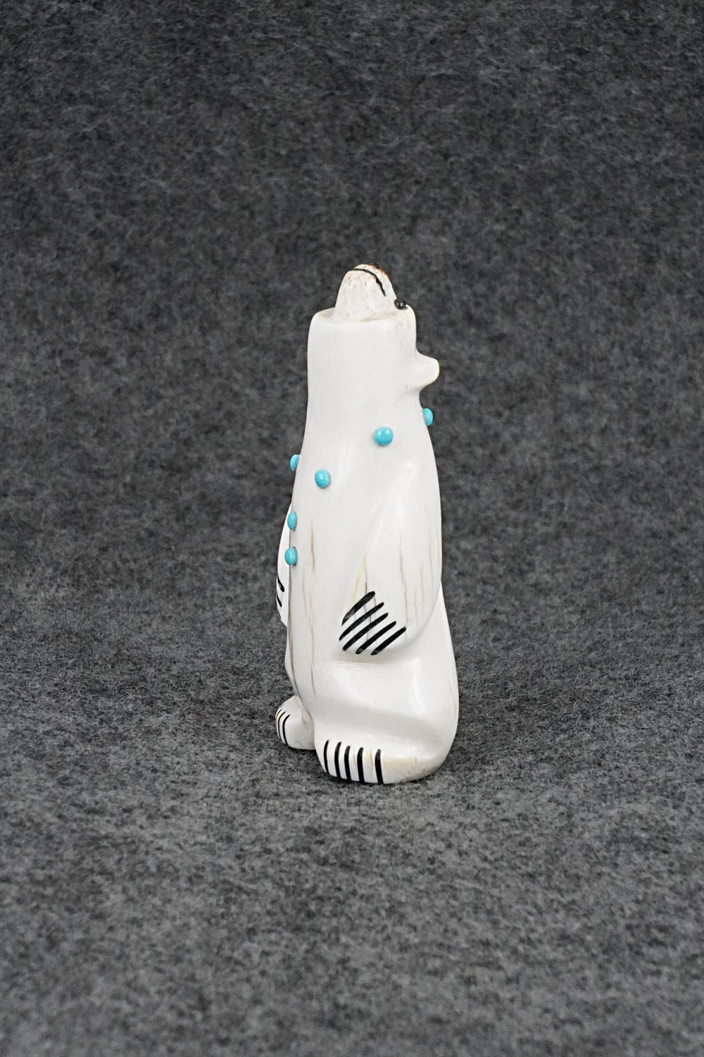 Bear Zuni Fetish Carving - Claudia Peina