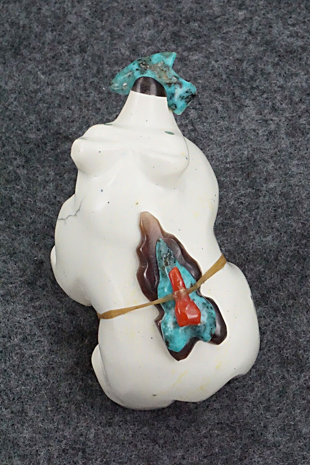 Bear with Fish Zuni Fetish Carving - Enrike Leekya