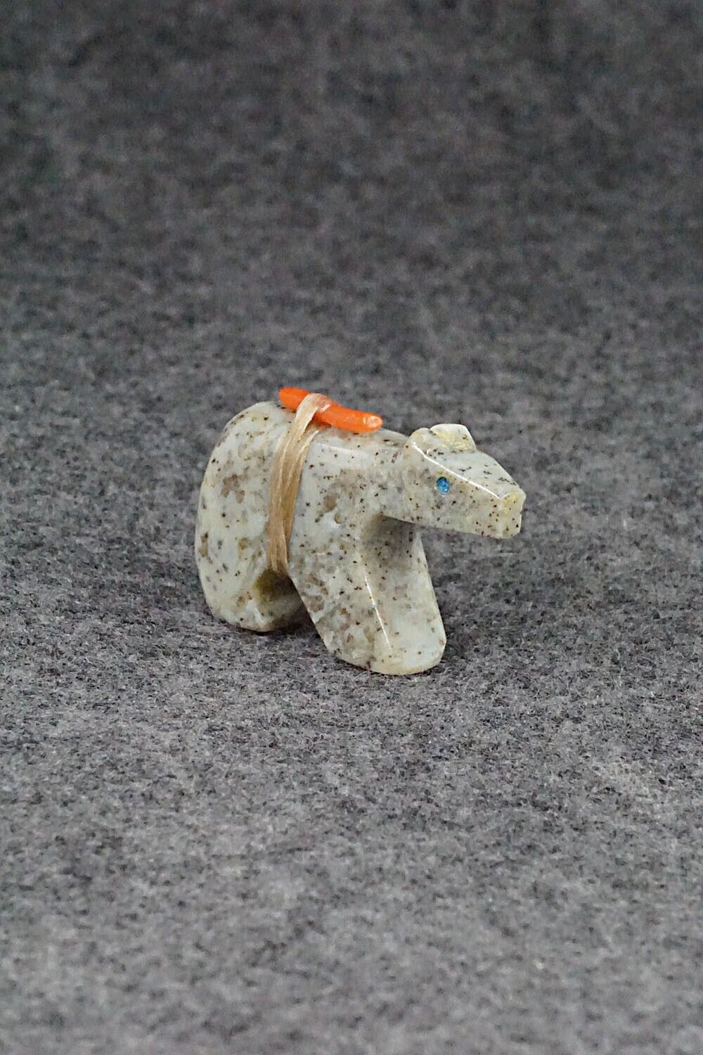Bear Zuni Fetish Carving - Fernando Laiwakete