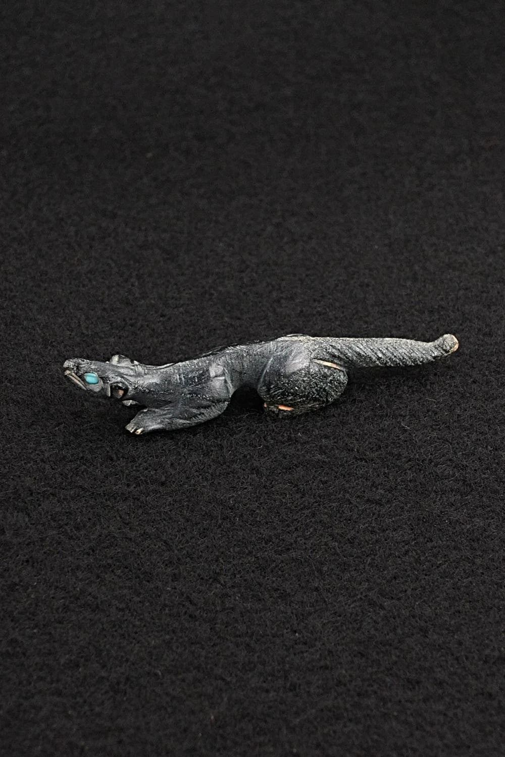 Wolf Zuni Fetish Carving - Lance Cheama