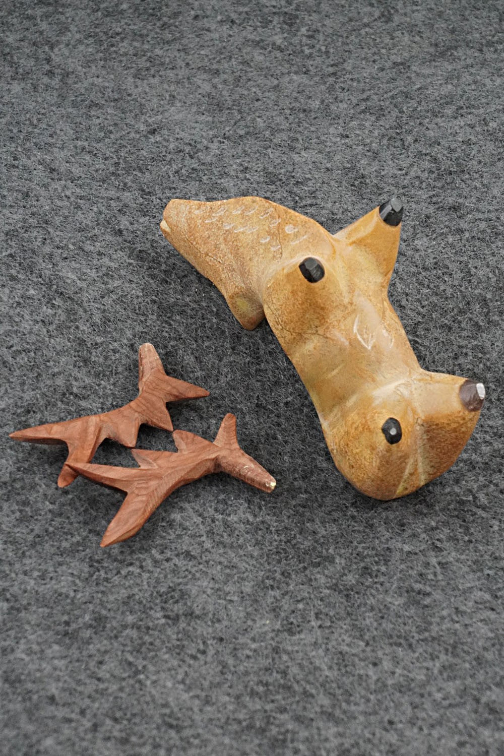 Elk Zuni Fetish Carving - Enrike Leekya