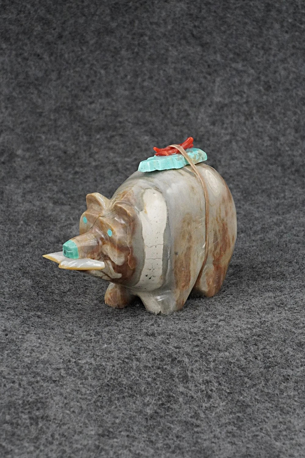 Bear Zuni Fetish Carving - Enrike Leekya