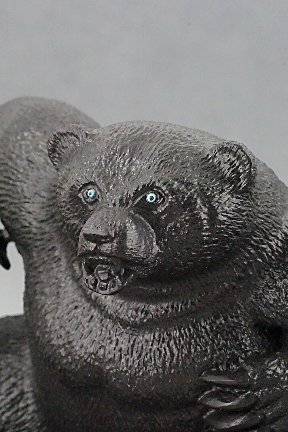 Bear Zuni Fetish Carving - Travis Lasiloo