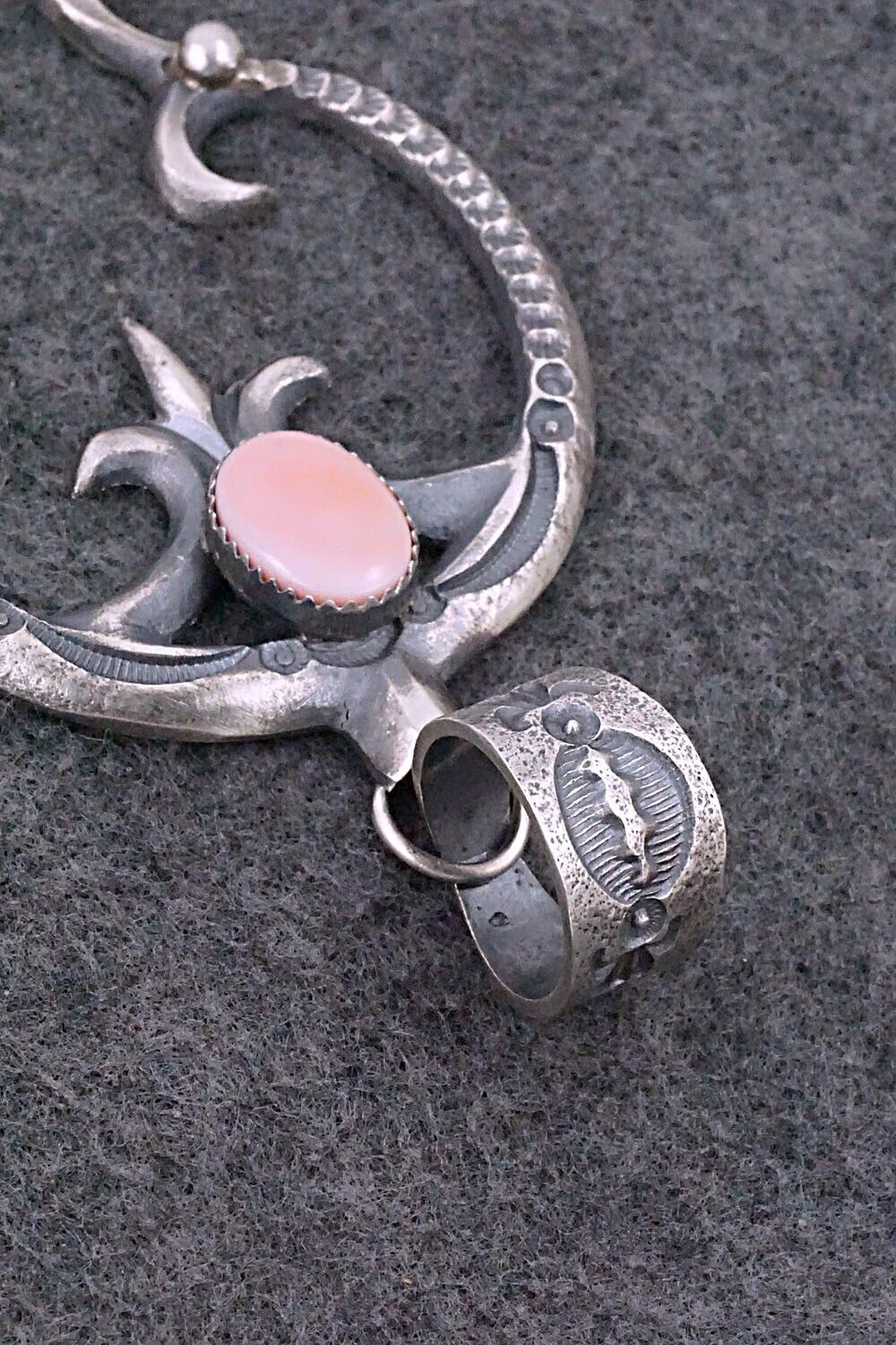 Pink Conch Shell & Sterling Silver Pendant - Eva & Linberg Billah