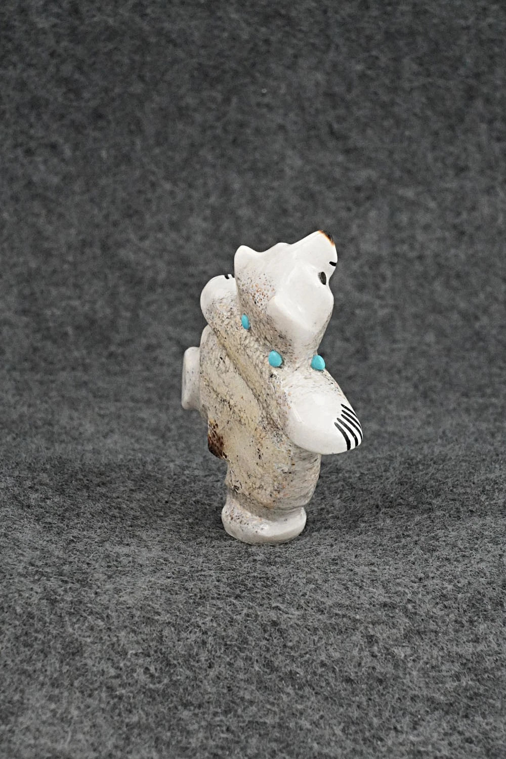 Bear Zuni Fetish Carving - Claudia Peina