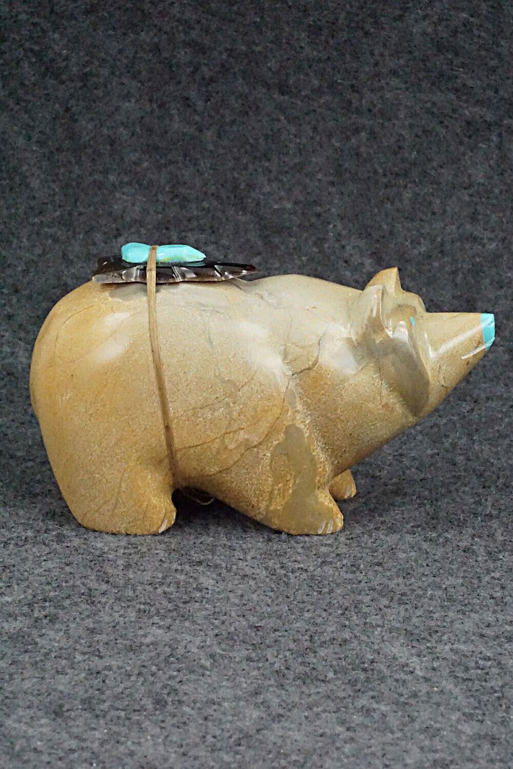 Bear Zuni Fetish Carving - Enrike Leekya