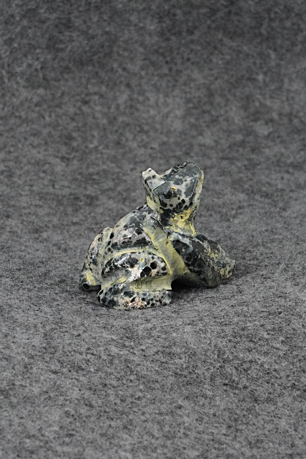 Frog Zuni Fetish Carving - Michael Mahooty