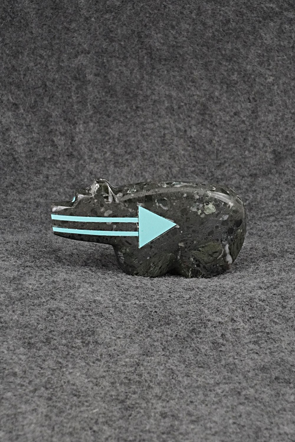 Bear Zuni Fetish Carving - Bernard Laiwakete